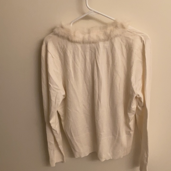 Pierre New York Sz XL White Sweater With Fur Collar Trim - Picture 4 of 4